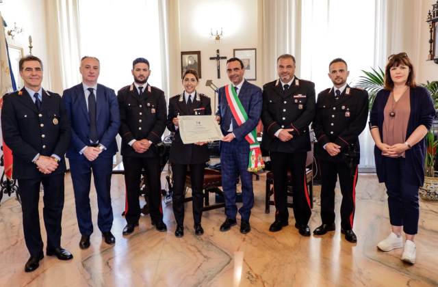 Lotta a ladri di sughero e tutela ambiente, consegnato attestato di benemerenza ai carabinieri di Granieri da Amministrazione